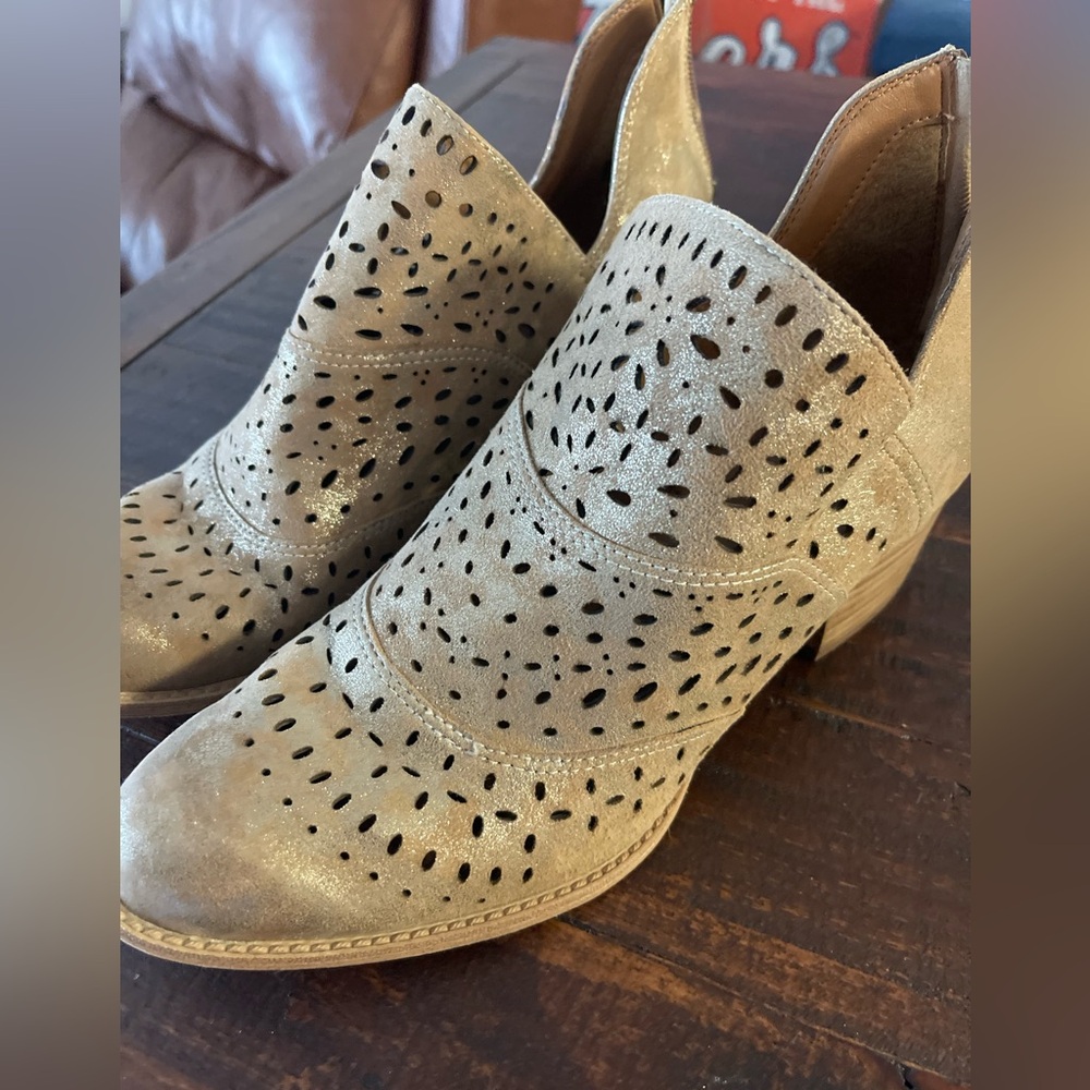 Ankle booties